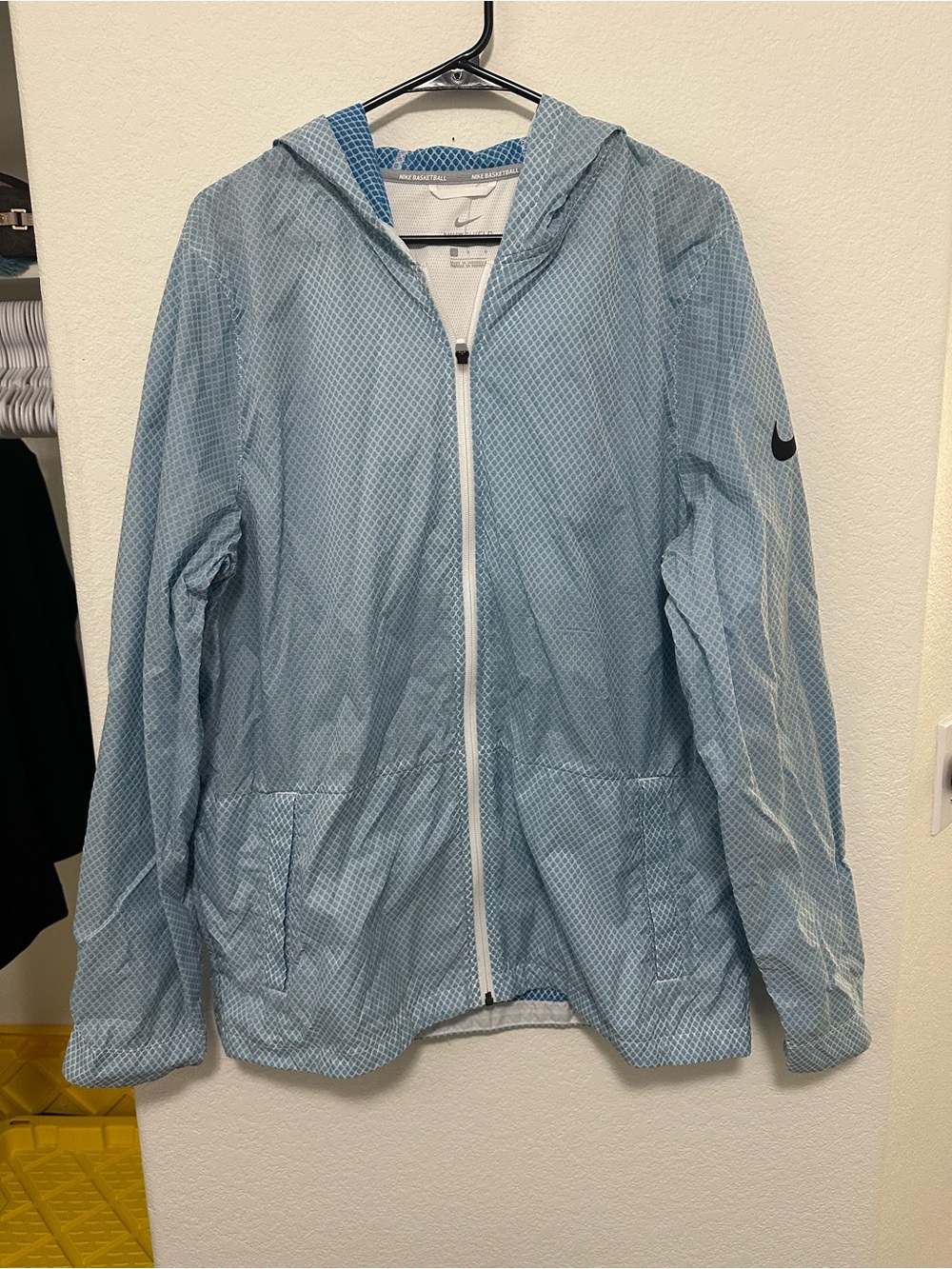 Men’s Nike windbreaker jacket!